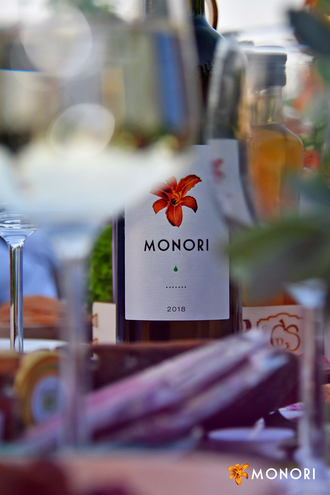 Monor white wine